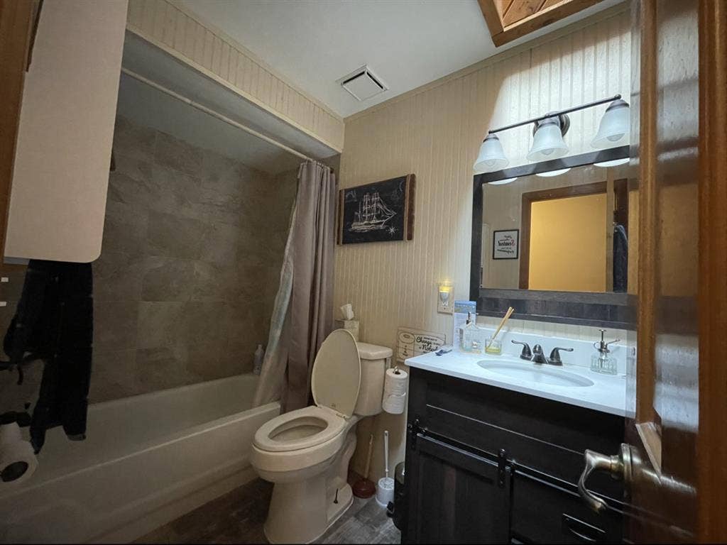 Room for Rent in June Park!