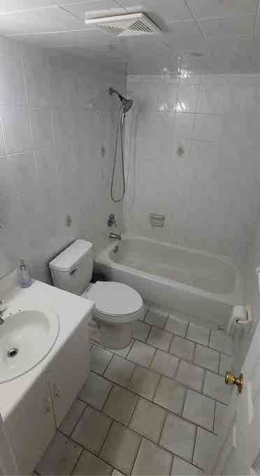 Spacious apartment with utilities