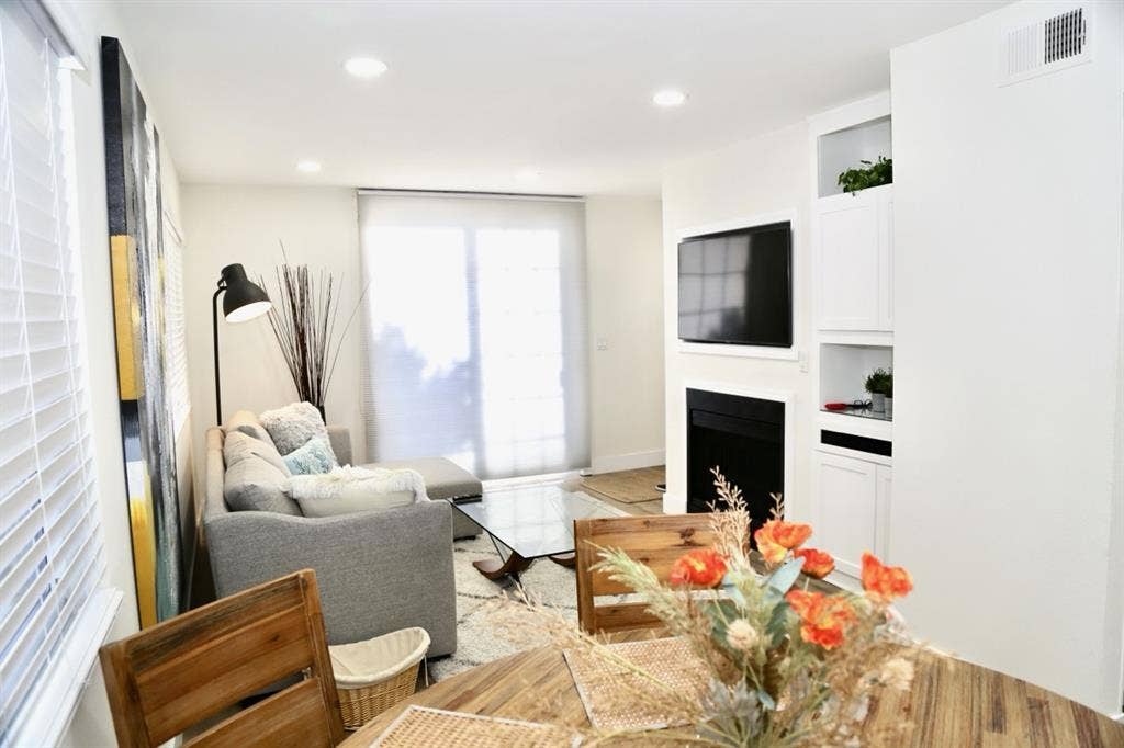 Male roommate wanted