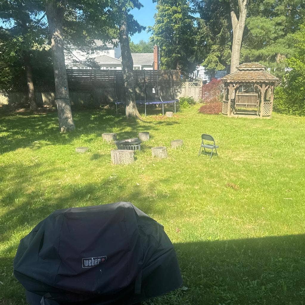 Available
bedroom for rent.