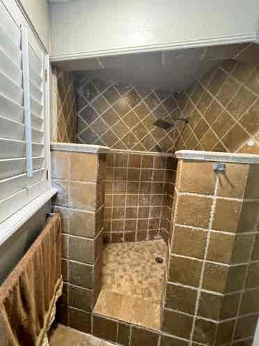 2 bedrooms for rent available