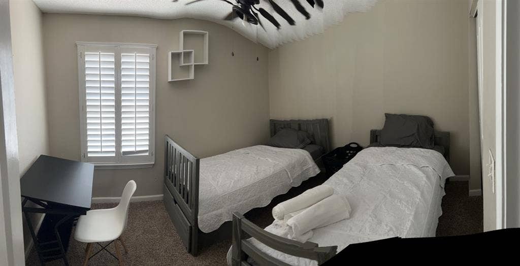 2 bedrooms for rent available