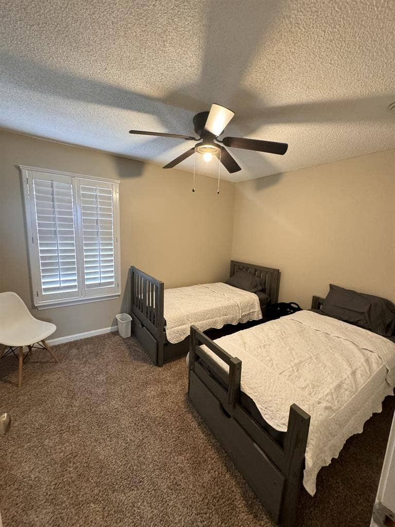 2 bedrooms for rent available