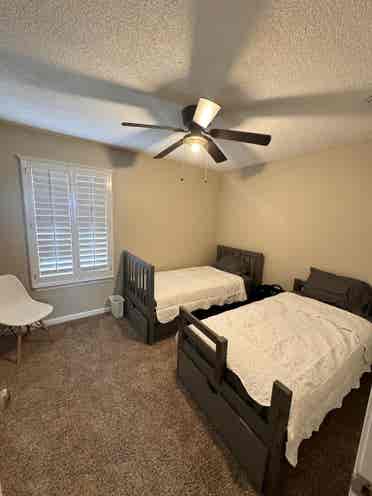 2 bedrooms for rent available