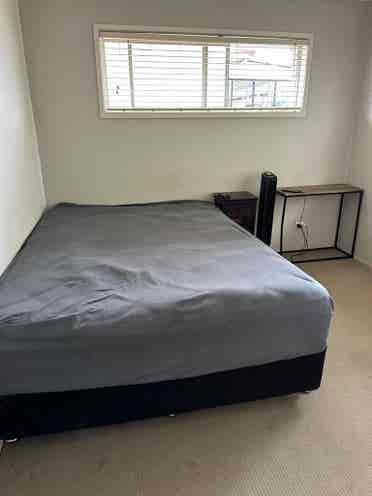 Hi fully furnished room available