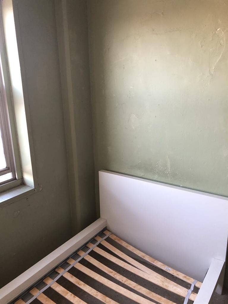 Looking for a short term Roomate.