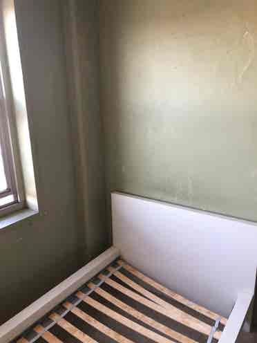 Looking for a short term Roomate.