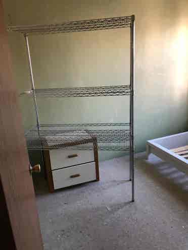 Looking for a short term Roomate.