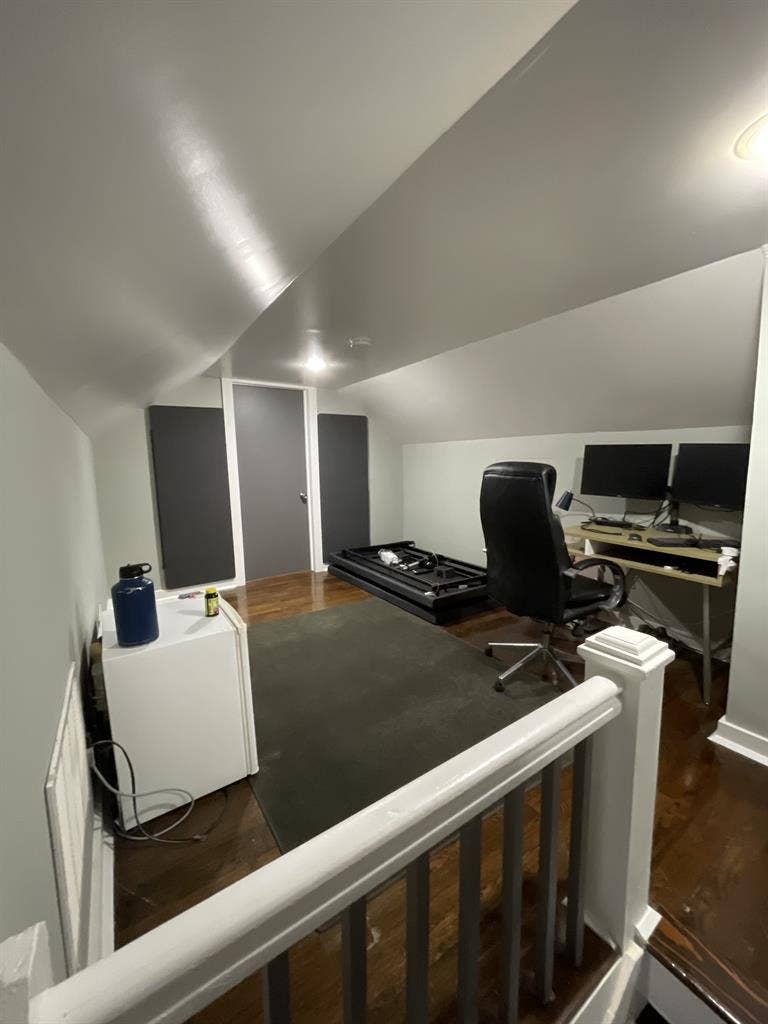 Private room available immediately