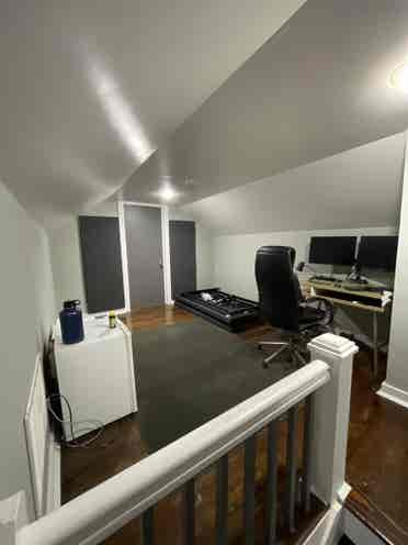 Private room available immediately