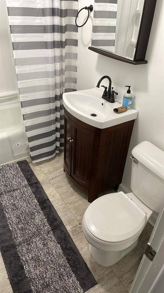 Private room available immediately