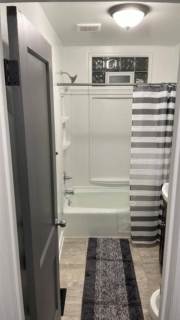 Private room available immediately