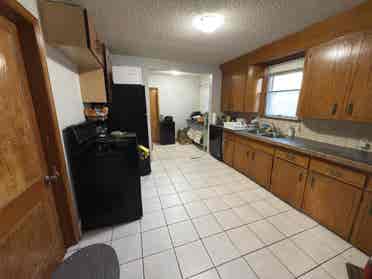 Room available for move in.