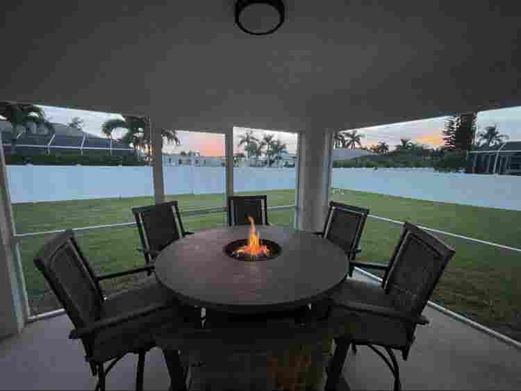 Fully furnished room for rent