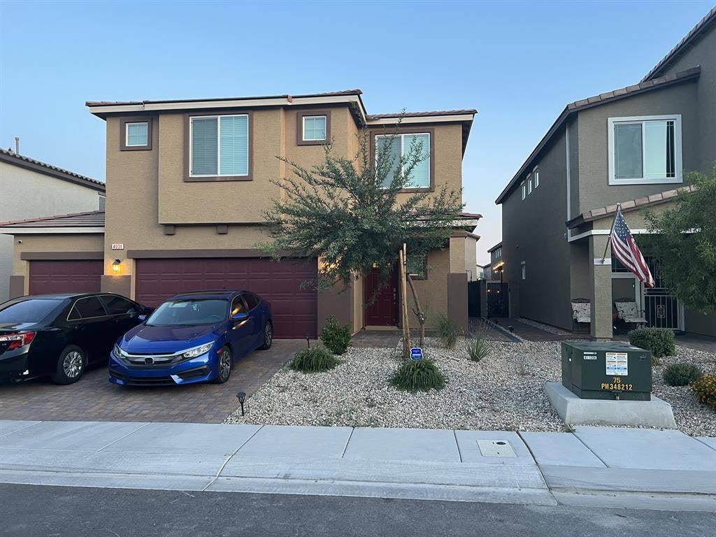 3 rooms available