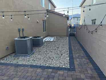 3 rooms available