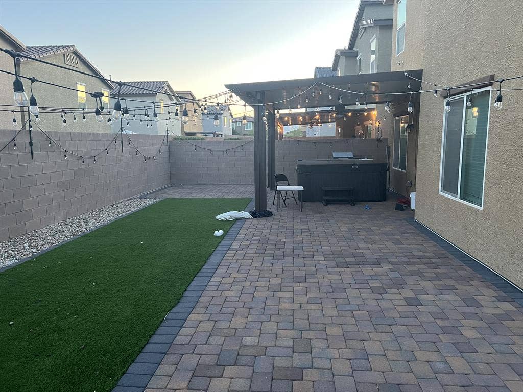 3 rooms available
