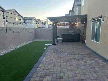 3 rooms available