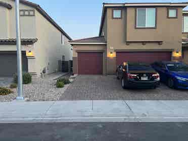 3 rooms available
