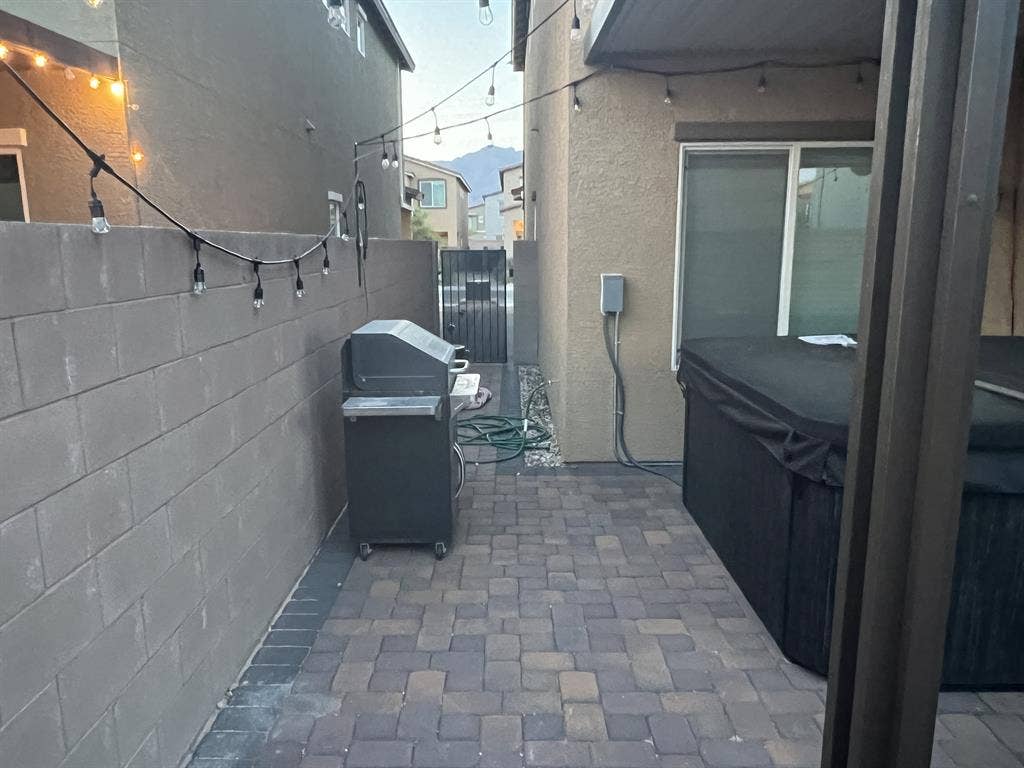 3 rooms available