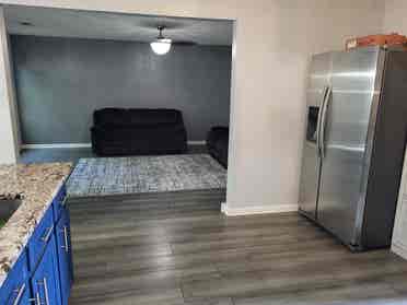 ROOM FOR RENT IN ELLENWOOD
