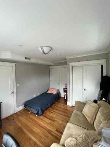 Davis Square Summer Sublet BA