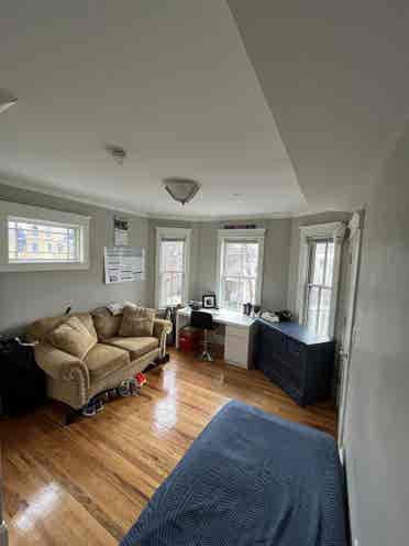 Davis Square Summer Sublet BA