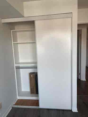 Cozy room in Etobicoke short term
.