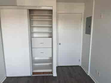 Cozy room in Etobicoke short term
.