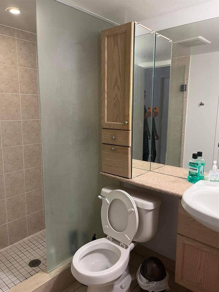 Cozy room in Etobicoke short term
.