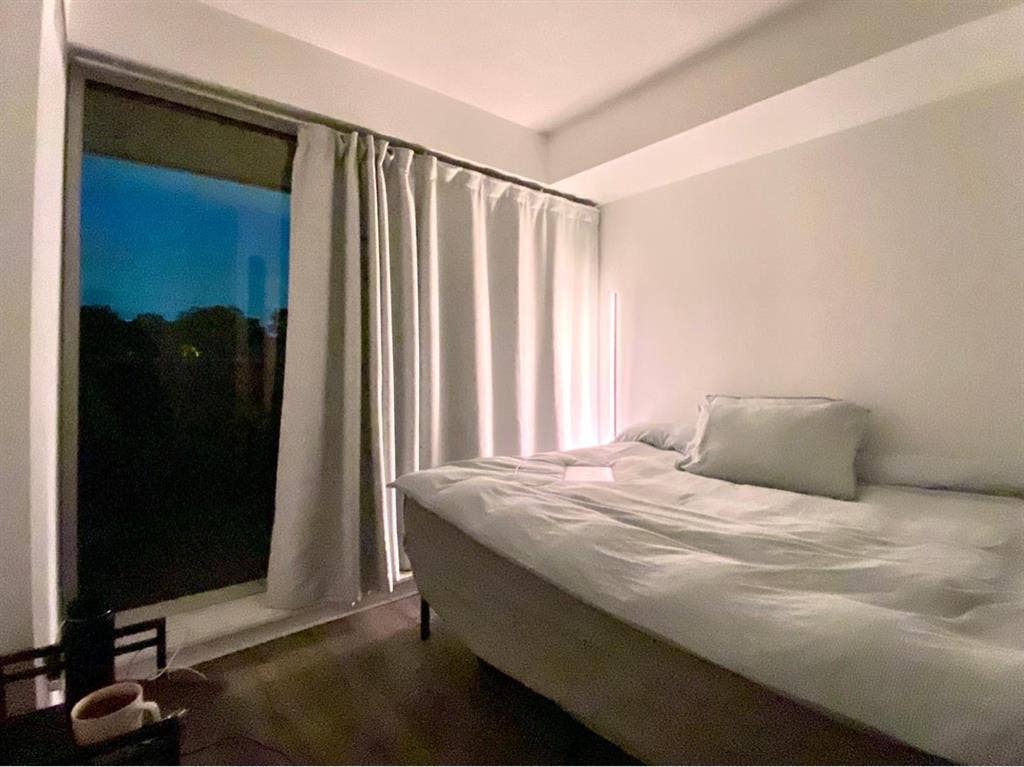 Cozy room in Etobicoke short term
.