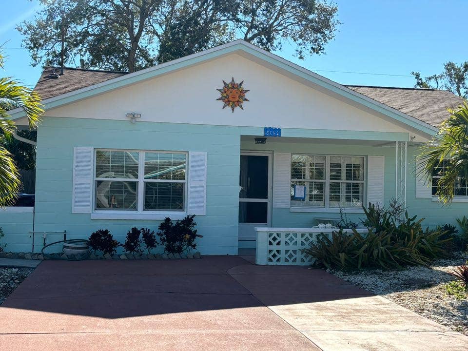 3rd ROOMIE NEEDED - Studio Room