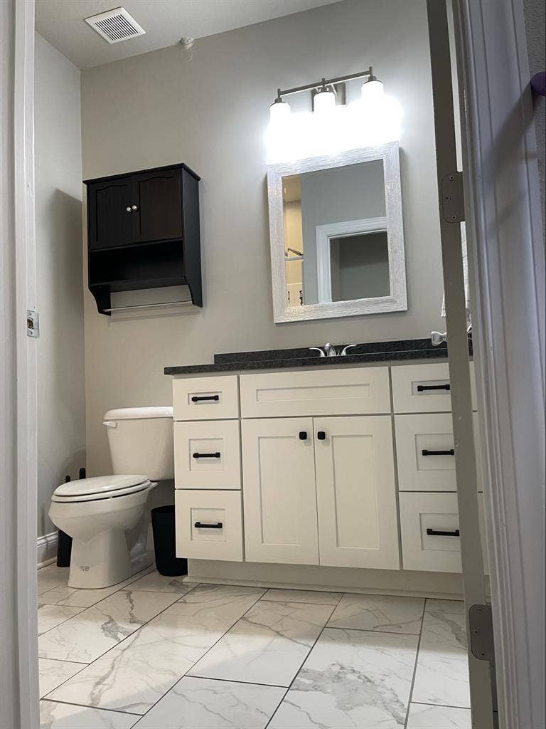 Furnished rm with Private Bathroom