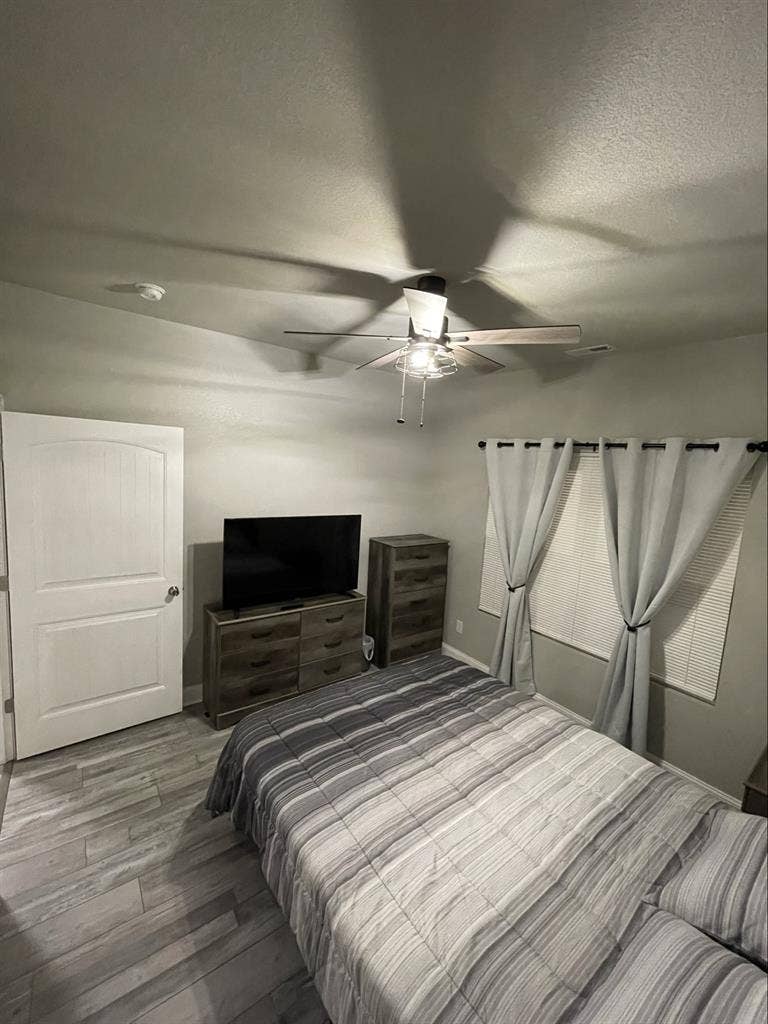Furnished rm with Private Bathroom