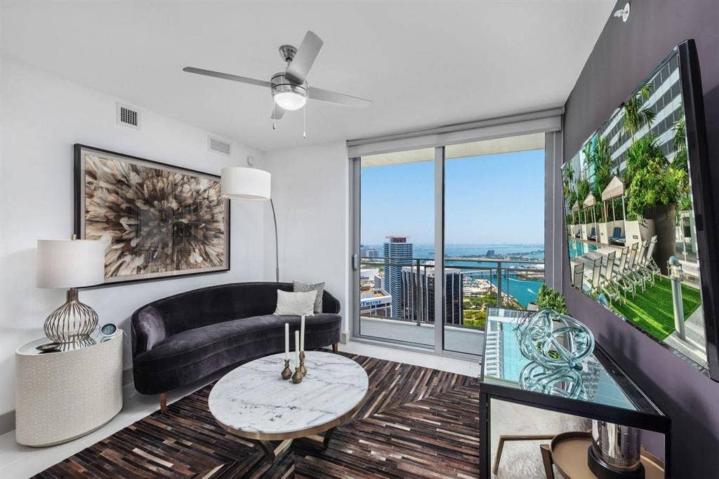 Looking for roommate