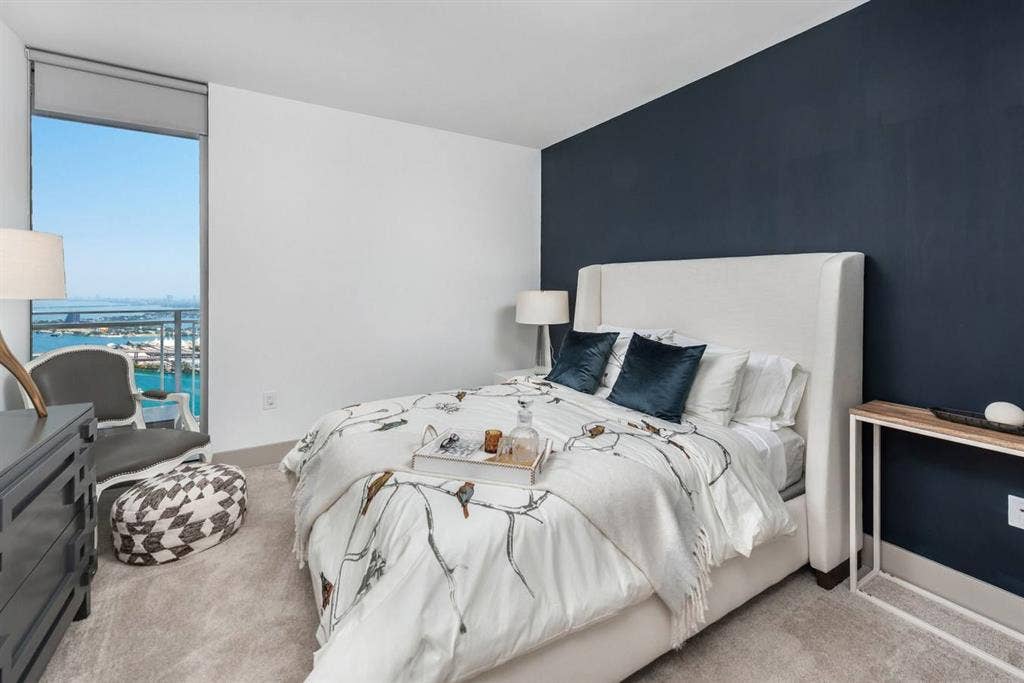 Looking for roommate