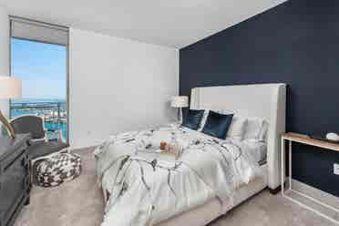 Looking for roommate