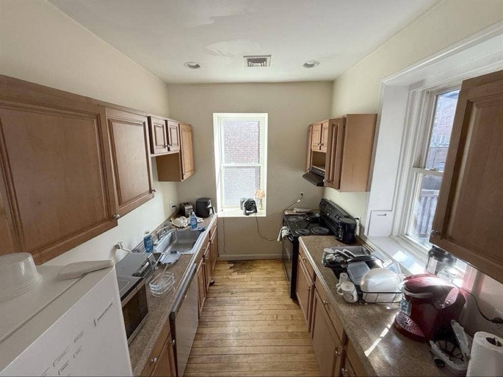 4BR Northeastern | Move September 1
