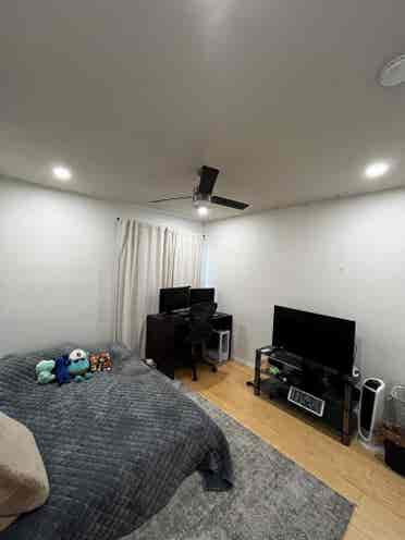 ISO: Female roommate Mission Valley
