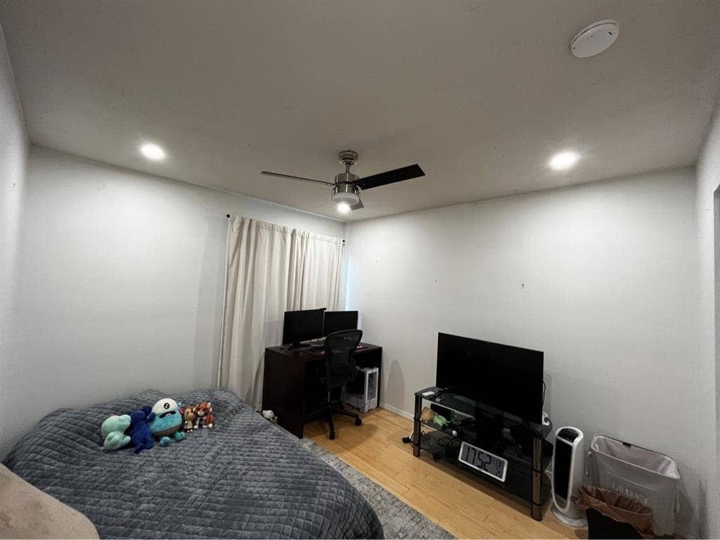 ISO: Female roommate Mission Valley