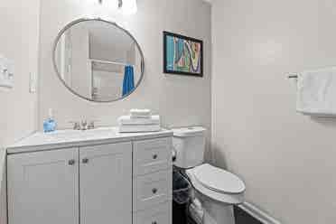Master's Bedroom, King Bed Bathroom