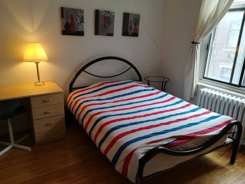 Sunny furnished room near Vendome