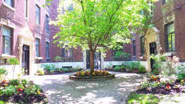 Sunny furnished room near Vendome