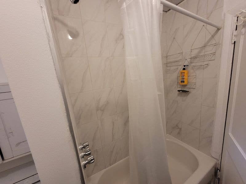 Sunny furnished room near Vendome