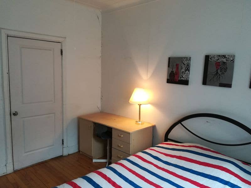 Sunny furnished room near Vendome