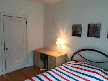Sunny furnished room near Vendome