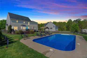 LOOKING FOR 2 ROOMMATES!!!