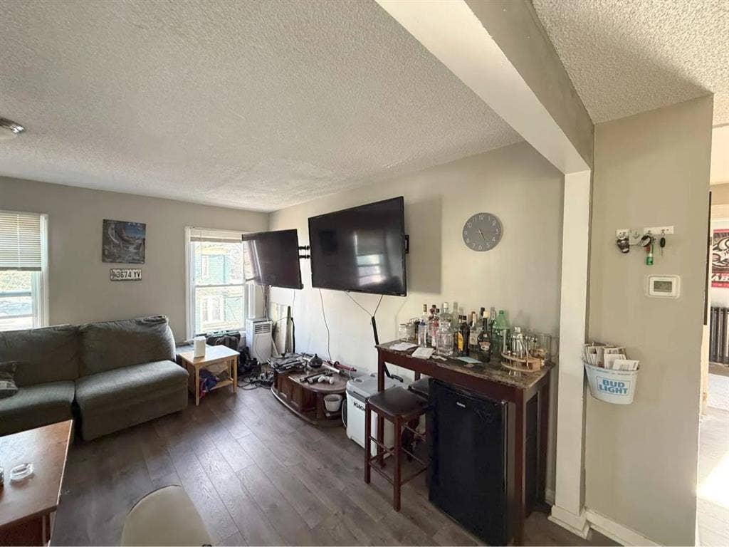 5BR – Allston Duplex, Sept 1