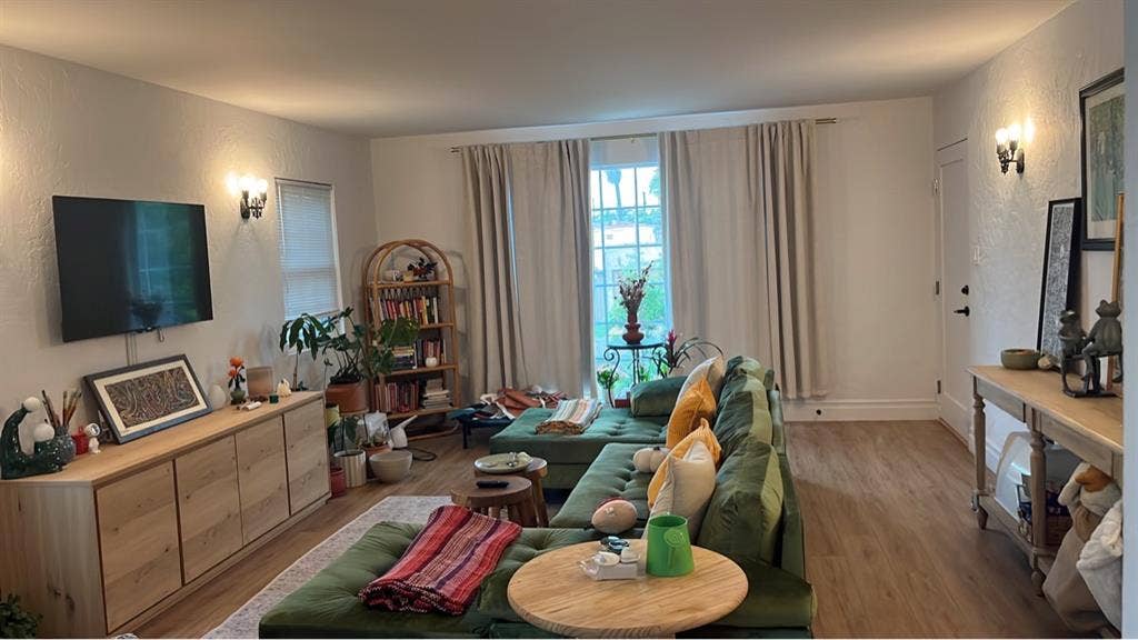 Own bathroom+
room WITH PATIO