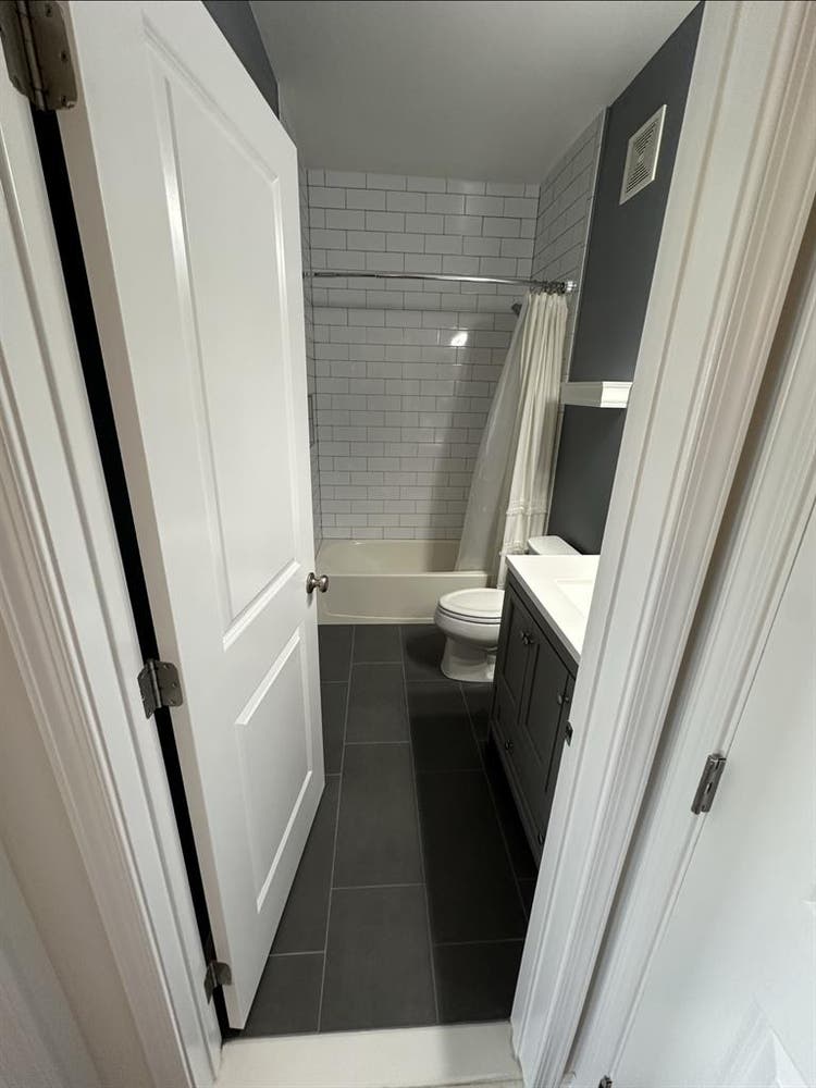 Room to rent Ashburn , VA